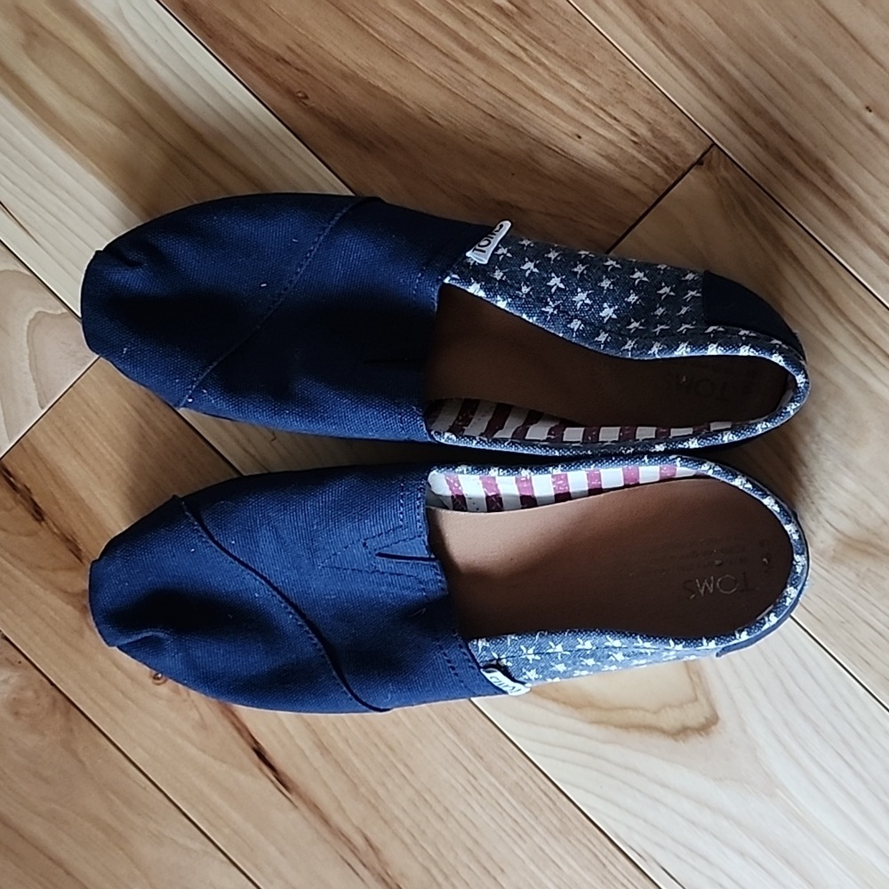Toms American Flag theme.